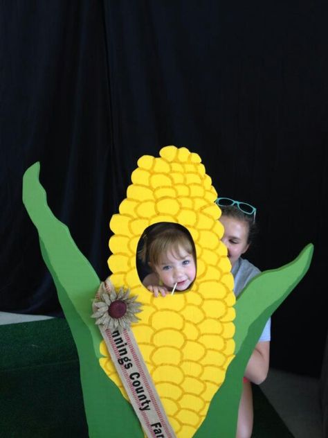 Fair Corn Party Decorations, Corn Festival, Country Birthday Party, Teacher Party, Alphabet Crafts Preschool, Festival Games, Country Birthday, Photo Cutout, Fall Picnic