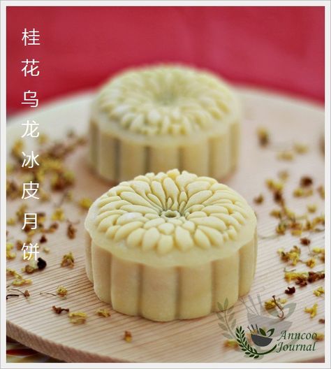 Sakura Snowskin Mooncake/Osmanthus Oolong Snowskin Mooncake | Anncoo Journal - Come for Quick and Easy Recipes Chinese Pudding, Snowskin Mooncake, Chinese Moon Cake, Mooncake Recipe, Cake Festival, Lychee Martini, Moon Cakes, Asian Dessert, Kawaii Bento