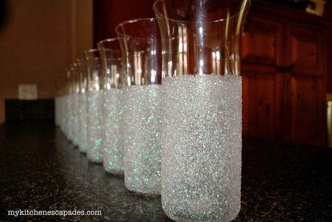 Glitter Vases for Wedding or Christmas ... Inexpensive Centerpieces, Glitter Vases, Christmas Vases, Diy Glitter, Wedding Centerpieces Diy, Glitter Diy, Diy Centerpieces, Diy Vase, Vase Centerpieces