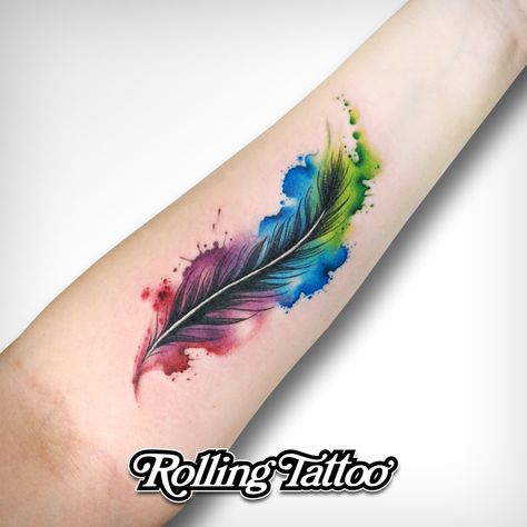 Watercolor Feather Tattoo - by Javi Rolling © 2019 . Follow us on Instagram / Síguenos en Instagram: https://www.instagram.com/rollingtattoofuengirola . www.rollingtattoostudio.com . Fuengirola (Málaga) SPAIN Watercolor Feather Tattoo, Feathers Tattoo, Dr Tattoo, Feather Tattoo Colour, Feather Tattoo Meaning, Tattoo Off, Feather Tattoo Design, Watercolor Feather, Harry Potter Tattoos