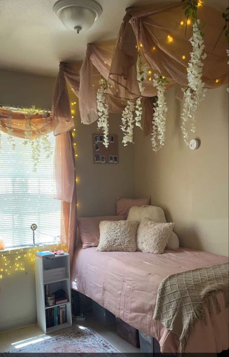 Used fishing line tacked to the ceiling to hang flower stems through. One row flowers with alternating blush pink and taupe drapes between. Added string lights above to give an even magical appearance. My niece absolutely loves her new dorm room! Pink And White Dorm Room Ideas, Pink And Brown Room, Pink Brown Bedroom, Pink And White Dorm Room, Pink College Dorm Room Ideas, Light Pink Dorm Room, Pink Dorm Room Ideas, Pink College Dorm, Freshman Dorm Room