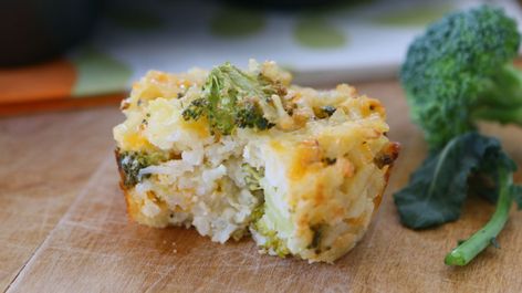 Broccoli Muffins with Brown Rice, Gluten Free recipe +9M. Cheesy, creamy and loaded with vegetables: these savory muffins are great for breakfast, school lunch or…a party!! Gluten Free Savoury Muffins, Rice Muffins, Broccoli Muffins, Vegetable Muffins, Baby Recipes, Brown Rice Recipes, Savory Muffins, Gluten Free Recipe, Vegetable Rice