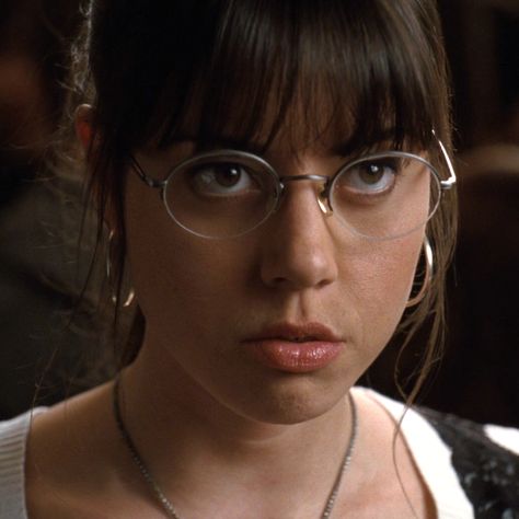 Aubrey Plaza - Julie Powers Aubrey Plaza Glasses, Scott Pilgrim Julie Powers, Julie Powers Pfp, Julie Powers Scott Pilgrim, Aubrey Plaza Scott Pilgrim, Julie Powers, Scott Pilgrim Vs The World, Scott Pilgrim Vs. The World, Aubrey Plaza