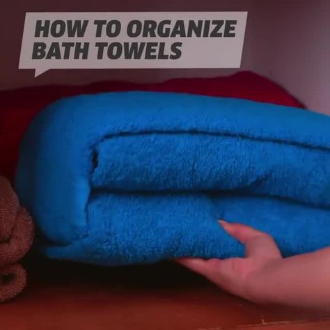 How To Fold Towels To Save Space, Best Way To Fold Towels, How To Fold Bath Towels, T Shirt Folding, Folding Towels, Bath Organization, Shirt Folding, How To Fold Towels, How To Fold