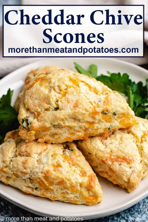 Cheddar Chive Scones, Bacon Cheddar Scones, Cheese And Chive Scones, Beginner Baking, Chive Scones, Savory Scones Recipe, Cheddar Scones, Scones Recipe Easy, Homemade Scones