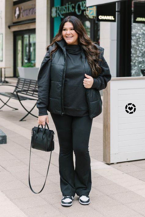 Hoodie Plus Size Outfit, Flair Leggings Outfit Plus Size, Hoodie Outfit Plus Size, Oversized Hoodie Outfit Plus Size, Winter Outfits Curvy Women, Plus Size Puffer Jacket Outfit, Puffer Coat Plus Size, Plus Size Hoodie Outfit, Winter Skirt Plus Size