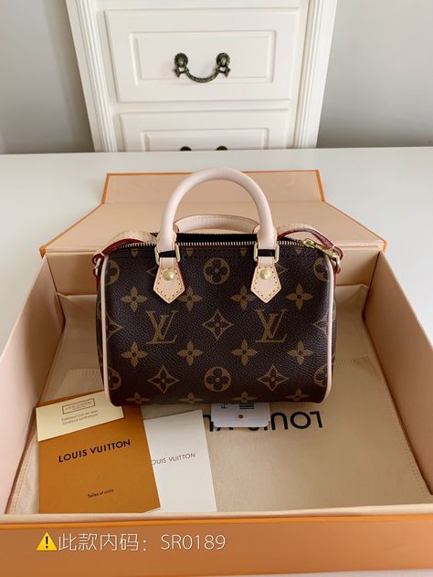 Tas Louis Vuitton, Sac Louis Vuitton, Woman Hand, Luxury Purses, Cute Purses, Bags Travel, Cute Bags, Vuitton Bag, Hand Bags