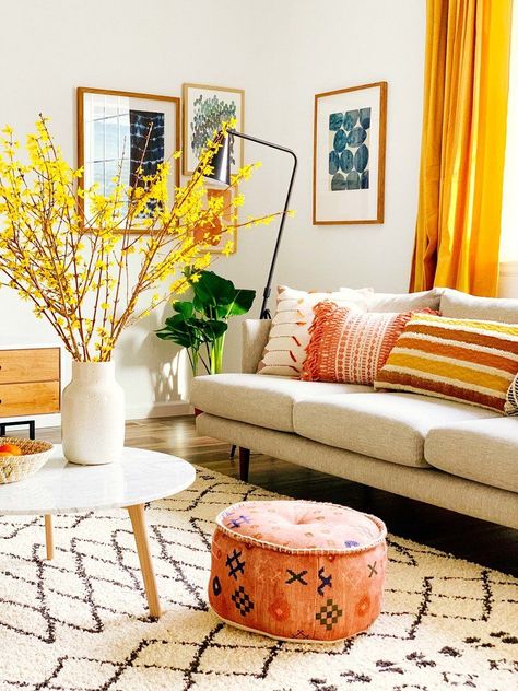 Warm Living Room Decor, Yellow Curtains, Warm Home Decor, Living Room Warm, Yellow Living Room, Modern Interior Decor, Yellow Decor, Colourful Living Room, Room Deco