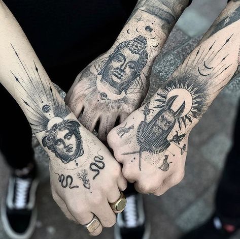 Tattoos To Fill In Gaps, Herren Hand Tattoos, Protection Tattoo, Tattoo Filler, Inspiration Tattoos, Hand Tattoos For Guys, All Tattoos, Big Tattoo, Lower Back Tattoos