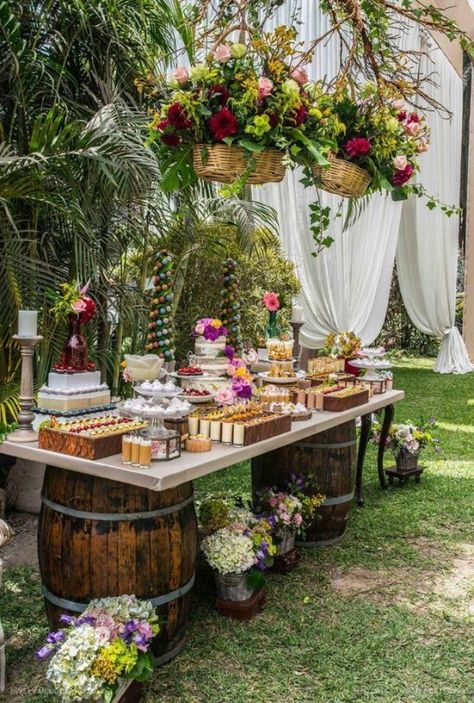 Deco Champetre, Romantic Outdoor Wedding, Wine Barrels, Engagement Decorations, Backyard Party, Rustic Wedding Decor, Wedding Food, Backyard Wedding, Dessert Table