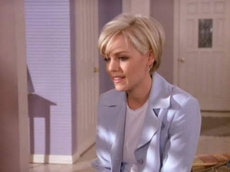 Jennie Garth, Kelly Taylor, Beverly Hills 90210, Short Hair, Pixie Cut Jenny Garth Hairstyles, Kelly 90210 Hair, Kelly Taylor Short Hair, Jennie Garth Short Hair, Kelly Taylor Hair, Kelly 90210, Jennie Garth 90210, Jenny Garth, Kelly Taylor