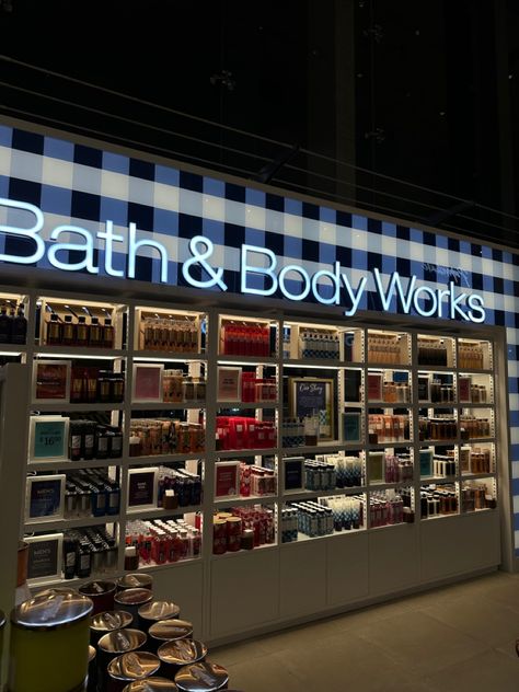 Bath And Body Works Store, Lily Aldrin, Bath N Body Works, Life Dreams, Corner Bath, Products Photography, Hygiene Care, Dream List, Mask Sheet