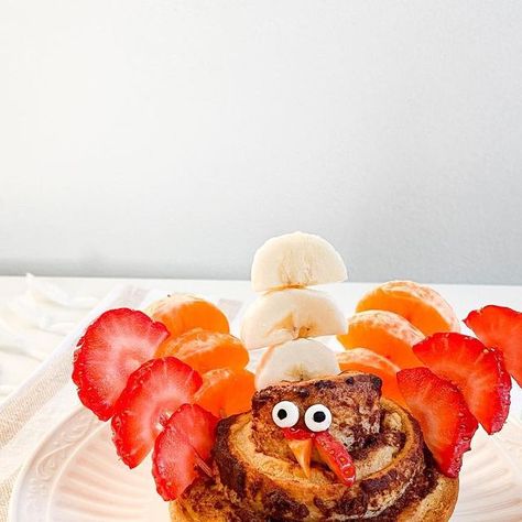 Calynn Rosano (Brynn+Nora’s Mom) Motherhood + DIY on Instagram: "Turkey Cinnamon Rolls!   Is it Thanksgiving yet?!? I don’t think I can wait much longer to bring out the Christmas decorations 😂   Have you started decorating yet?" Turkey Cinnamon Rolls, Cinnamon Roll Turkeys, I Can Wait, Canned Green Chilies, Gobble Gobble, Green Chilies, Cinnamon Roll, Cinnamon Rolls, The Christmas