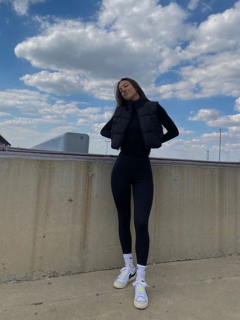 Turtle Neck And Leggings Outfit, Winter Nike Outfit, Athletic Outfits Winter Sporty Chic, Nike Employee Outfit, Simple Sporty Outfits, Outfit With Leggings Winter, Fits With Black Leggings, Nike Blazer Outfit Fall, Nike Winter Outfits