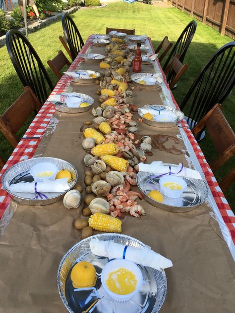 Shrimp Boil Themed Party, Crab Boil Party Ideas Table Settings, Seafood Party Ideas Decorations, Backyard Low Country Boil Party, Fall Seafood Boil Party, Low Country Boil Wedding Rehearsal, Seafood Boil Drinks, Crab Boil Birthday Party Ideas, Seafood Picnic Ideas