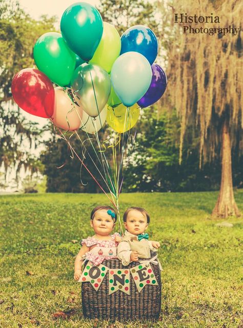 Boy/girl Twins First Birthday Twin First Birthday Pictures, One Year Twins Birthday, Twin 1 Year Photoshoot, Twins Birthday Photoshoot Ideas, Twin 1st Birthday Ideas Boy And Girl, Twins First Birthday Photoshoot, Boy Girl Twins First Birthday, Twins 1st Birthday Ideas, Twins First Birthday Party Ideas