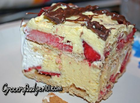 No Bake Strawberry Cake Strawberry Eclair Cake, Strawberry Eclair, No Bake Eclair Cake, Sliced Strawberries, Eclair Cake, Dirt Cake, Bake Cake, Free Printable Coupons, Baked Strawberries