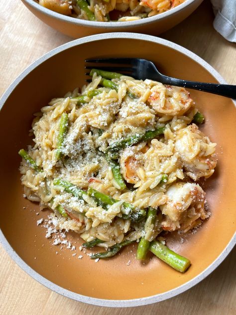 One Pot Lemon Shrimp Orzo - onebalancedlife.com Lemon Shrimp Orzo, Shrimp Orzo, Air Fryer Recipes Appetizers, Rotisserie Chicken Salad, Orzo Salad Recipes, Lemon Shrimp, Orzo Recipes, Shrimp And Asparagus, Easy Weeknight Dinner