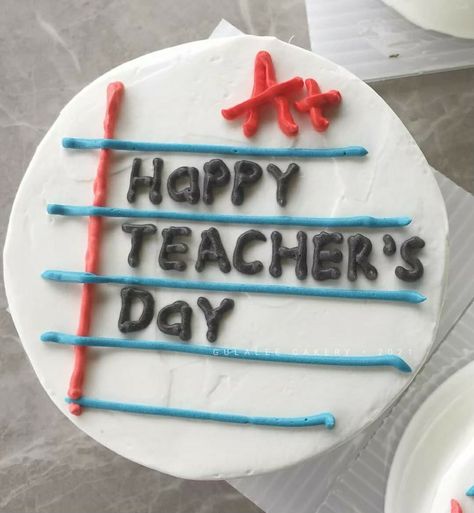 Teacher Appreciation Mini Cakes, Teachers Day Bento Cake Design, Teachers Day Cupcakes Ideas, Cake Design For Teachers Day, Cake Hari Guru Aesthetic, Teachers Day Cake Design, Teachers Day Cupcakes, Teachers Day Cake Ideas, Teacher Theme Cake