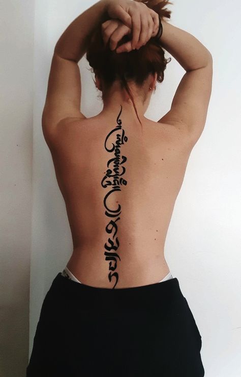 Sanskrit Back Tattoo, Spine Artwork, Inner Lip Tattoo, Hair Tattoo Designs, Back Tattoo Women Spine, Hindu Tattoos, Cool Tattoos For Girls, Kanji Tattoo, Mahadev Tattoo