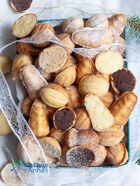 A classic Polish recipe for the most famous Christmas cookies. Orzeszki - Polish walnut shaped cookies filled with buttercream-walnut, chocolate and coconut. Walnut Shaped Cookies, Polish Christmas Cookies, Milk Frosting, Polish Baking, Polish Cookies, Polish Recipe, Chocolate And Coconut, Best Holiday Cookies, Welcome To Christmas