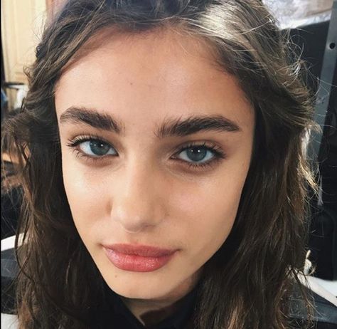 Thicker Eyebrows Makeup, Thick Brows, Taylor Marie Hill, Thick Eyebrows, Taylor Hill, Aesthetic People, Victoria Secret Fashion, The 1975, Natural Face