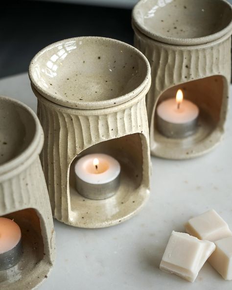 It’s coming into cosy season 💡🕯️ I think without realising it I’ve been making a lot of light based things, maybe these darker evenings are making an impression without me even realising it! New lamps bases, new wax burners and coming up next week new Ghost Tealight holders… stay tuned 👀👻 Ceramic Wax Warmer Handmade, Air Dry Clay Wax Melter, Pottery Oil Burner, Wax Melts Aesthetic, Ceramic Wax Warmer, Pottery Wax Melter, Ceramic Wax Melter, Candle Wax Melter, Lilin Aroma