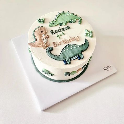 Cake Dinosaur Cakes For Boys, Dinosaur Cake Ideas, Dinasour Birthday, Cow Birthday Cake, Dino Birthday Cake, Cake Designs For Boy, Make A Dinosaur, Sheet Cake Designs, Dino Cake