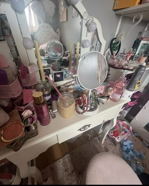 Cluttered Room Aesthetic, Cluttercore Bedroom, Chaos Room, Chaotic Room, Chaotic Room Aesthetic, Bedroom Clutter, Bows Fashion, Cluttered Bedroom, Bedroom Aesthetics