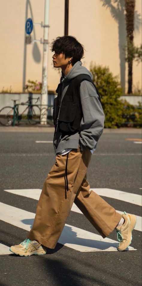 Men Fashion Japanese, Jp Street Fashion, Japanese Guy Fashion, Japanese Style Streetwear, 90s Japanese Streetwear Men, Japanese Street Fashion Men Tokyo, Asian Street Wear Men, 90s Japanese Street Fashion Men, Men’s Japanese Street Fashion