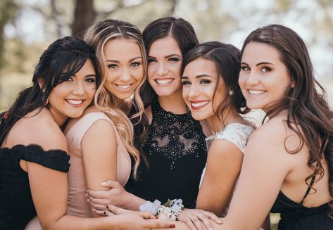 Prom Pictures Group, Prom Photography Poses, Homecoming Poses, Group Photo Poses, Group Picture Poses, Prom Pictures Couples, Prom Picture Poses, Dance Picture Poses, Homecoming Pictures