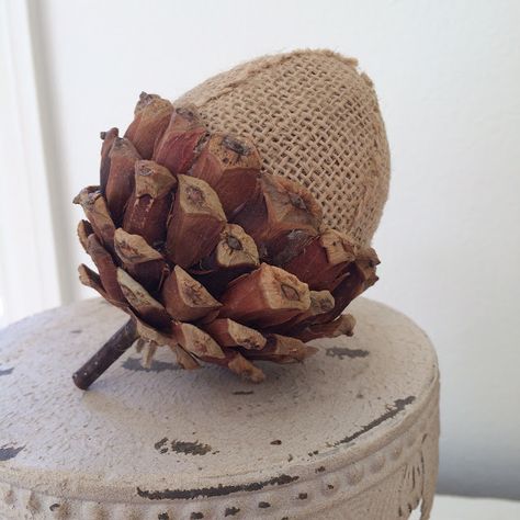 Little Farmstead: Fall Decorating with Acorns {Three Styles} Burlap Acorns Diy, Diy Acorn Decor, Diy Acorns How To Make, Rustic Diy Farmhouse Decor Ideas, Pinecone Acorns, Diy Thanksgiving Table Decor, Diy Acorns, Burlap Fall Decor, Acorn Diy