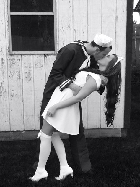 Couple Halloween costume. DIY. Famous sailor and nurse kiss. Halloween Costumes For Couples Scary, Halloween Costumes For Boys, Costumes For Boys, Cute Couples Costumes, Costumes For Couples, Diy Couples Costumes, Best Couples Costumes, Cheap Halloween Costumes, Costumes Couples