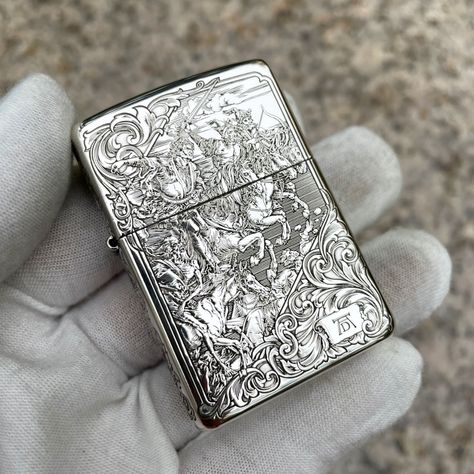 Zippo Engraving Ideas, Engraved Zippo Lighter, Zippo Lighter Design, Cool Lighter Aesthetic, Zippo Lighter Aesthetic, Cool Zippos, Lighters Vintage, Flip Lighter, Antique Lighter