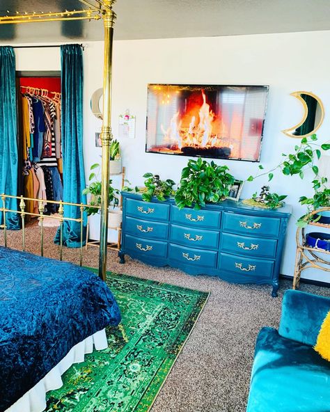 Teal Maximalist Bedroom, Jewel Tone Room Decor, Boho Bedroom Jewel Tone, Jewel Toned Room, Gem Tone Bedroom, Jewel Tone Apartment Decor, Blue Maximalist Bedroom, Jewel Tone Bedroom White Walls, Jewel Tone Furniture