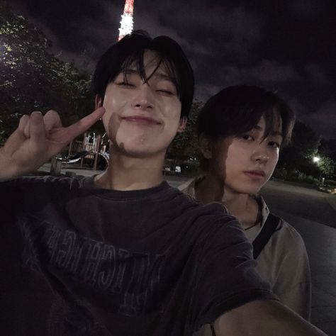 enhypen sunoo and &team taki icon selca Sunoo I-land, Team Wallpaper, Vampire Boy, Kim Sun, Kpop Entertainment, Kpop Funny, Kpop Guys, Kpop Wallpaper, Cutie Patootie