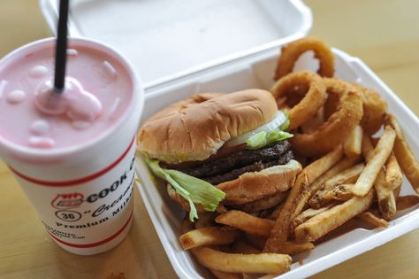 11 Things the Rest of the Country Should Thank North Carolina For Easy Cookout Food, Cookout Restaurant, Spanish Meals, Carolina Girls, Cookout Menu, Cook Out, Truck Business, Best Fast Food, Food Chains