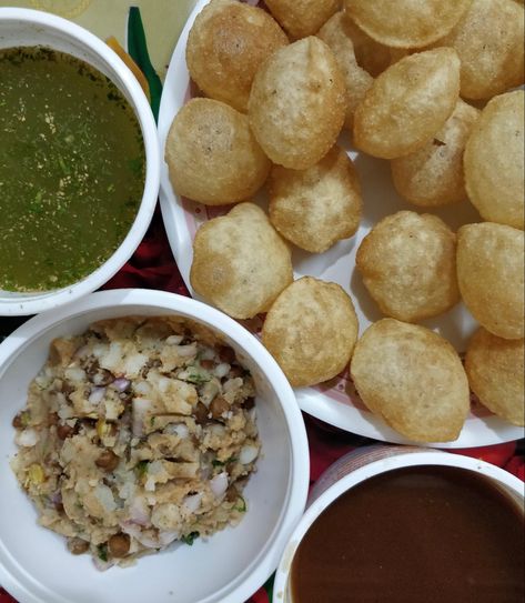 Indian Fast Food, Pani Puri, Food Aesthetics, Chaat Recipe, Vegetarian Snacks Recipes, Desi Food, Vegetarian Snacks, Yummy Comfort Food, Snacks Recipes