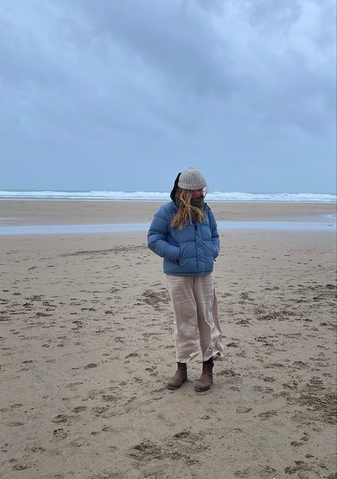 Maine Outfits Winter, Coastal Granola Outfits, Ll Bean Aesthetic, Salted Granola Aesthetic Outfits, Mountain Aesthetic Outfit, Salty Granola Outfits, Granola Girl Winter, Salted Granola Outfits, Cold Beach Day Outfit