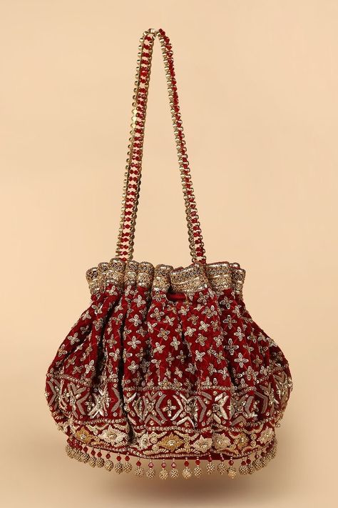 Handmade Fabric Bags, Bridal Handbags, Potli Bag, Sewing Easy Diy, Diy Bag Designs, Diy Bags Patterns, Bridal Bag, Tarun Tahiliani, Potli Bags