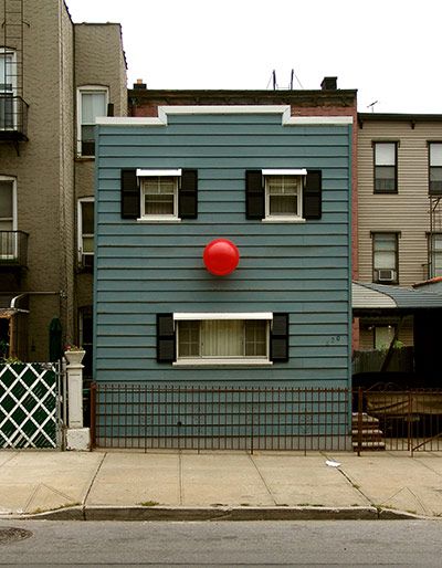 Things With Faces, Unusual Buildings, Unusual Homes, Happy House, Unique Buildings, Funny Faces, House Front, Art Show, Habitat