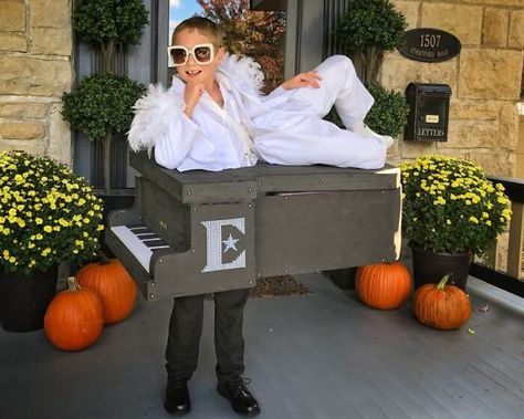 Elton John Elton John Halloween Costume, Elton John Costume, Illusion Costumes, Fifa 21, Dapper Outfit, Dapper Day, Group Costumes, Cool Poses, Funny Halloween Costumes