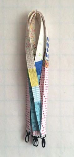 Lanyard Tutorial for Quilt Shows – OccasionalPiece–Quilt! Circles Quilt, Lanyard Tutorial, Sew Together Bag, Diy Lanyard, Quilts Patterns, Fabric Lanyard, Small Sewing Projects, Sewing Gifts, Diy Pattern