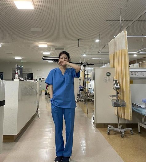 Choi Yihyun, Cho Yihyun, Brain Surgeon, Medical Photography, Doctor Scrubs, Aesthetic Doctor, Medical Pictures, Medical School Life, Hospital Playlist