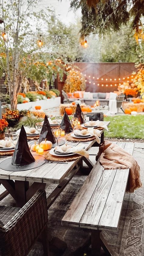 Uhyggelig Halloween, Table Halloween, Halloween Decor Diy, Halloween Fest, Halloween Tablescape, Casa Halloween, Halloween Party Dinner, Diy Halloween Decor, Halloween Tattoo