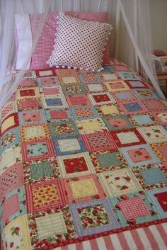 Quilt Modernen, Pretty Quilt, The Attic, Scrappy Quilts, Quilting Tips, Easy Quilts, Quilting Crafts, Scrap Quilts, Crazy Quilts