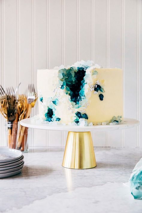 Geode Cake Tutorial, Best Frosting Recipe, Rotating Cake Stand, Geode Cake Wedding, Indian Cake, Vanilla Cream Cheese Frosting, Vietnamese Iced Coffee, Geode Wedding, Geode Cake