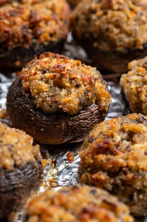 Classic Stuffed Mushrooms, Easy Stuffed Mushroom Recipe, Stuffed Mushrooms Easy, Baby Bella Mushrooms, Mushroom Appetizers, Stuffed Mushroom, Party Appetizer, Veggie Dishes, Beef Dishes