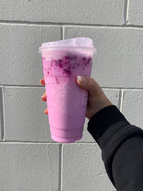 Dragon fruit lemonade refresher with a splash of cream (trust me)⭐️⭐️⭐️⭐️ Lemonade Refresher, Dragon Fruit Lemonade, Fruit Lemonade, Star Bucks, Diy Drinks, Drink Ideas, Starbucks Drinks, Dragon Fruit, Cafe Food