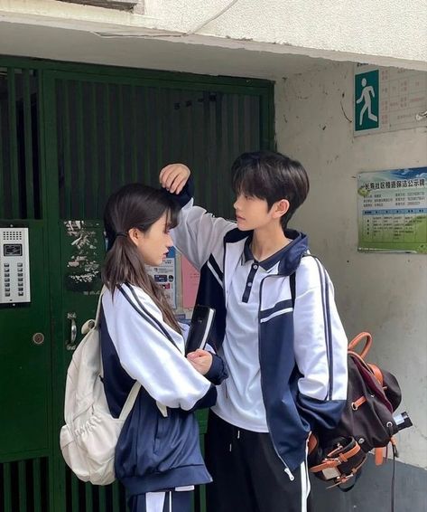 Drama Videos, Boy And Girl Friendship, Girl Friendship, Boy Best Friend, Ulzzang Couple, Foto Poses, Korean Couple, Pose Reference Photo, Couple Outfits